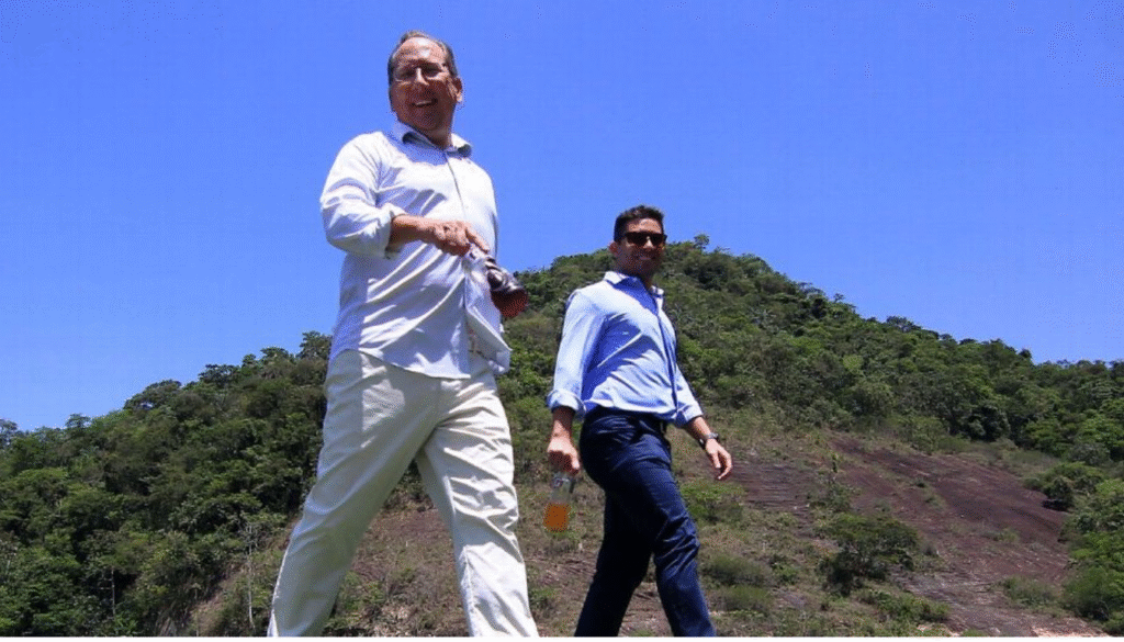 John Textor e Thairo Arruda no CT do Botafogo