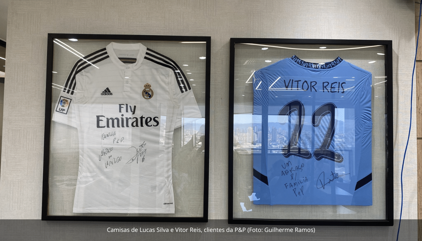 Camisas de Lucas Silva e Vitor Reis - clientes da P&P