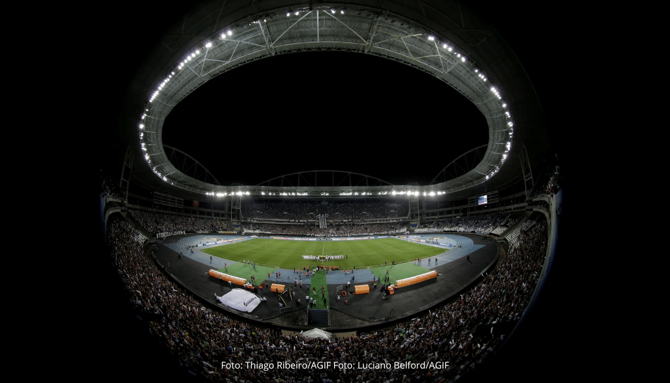 Torcedor processa Botafogo e pede R$ 50 mil após incêndio no Estádio Nilton Santos