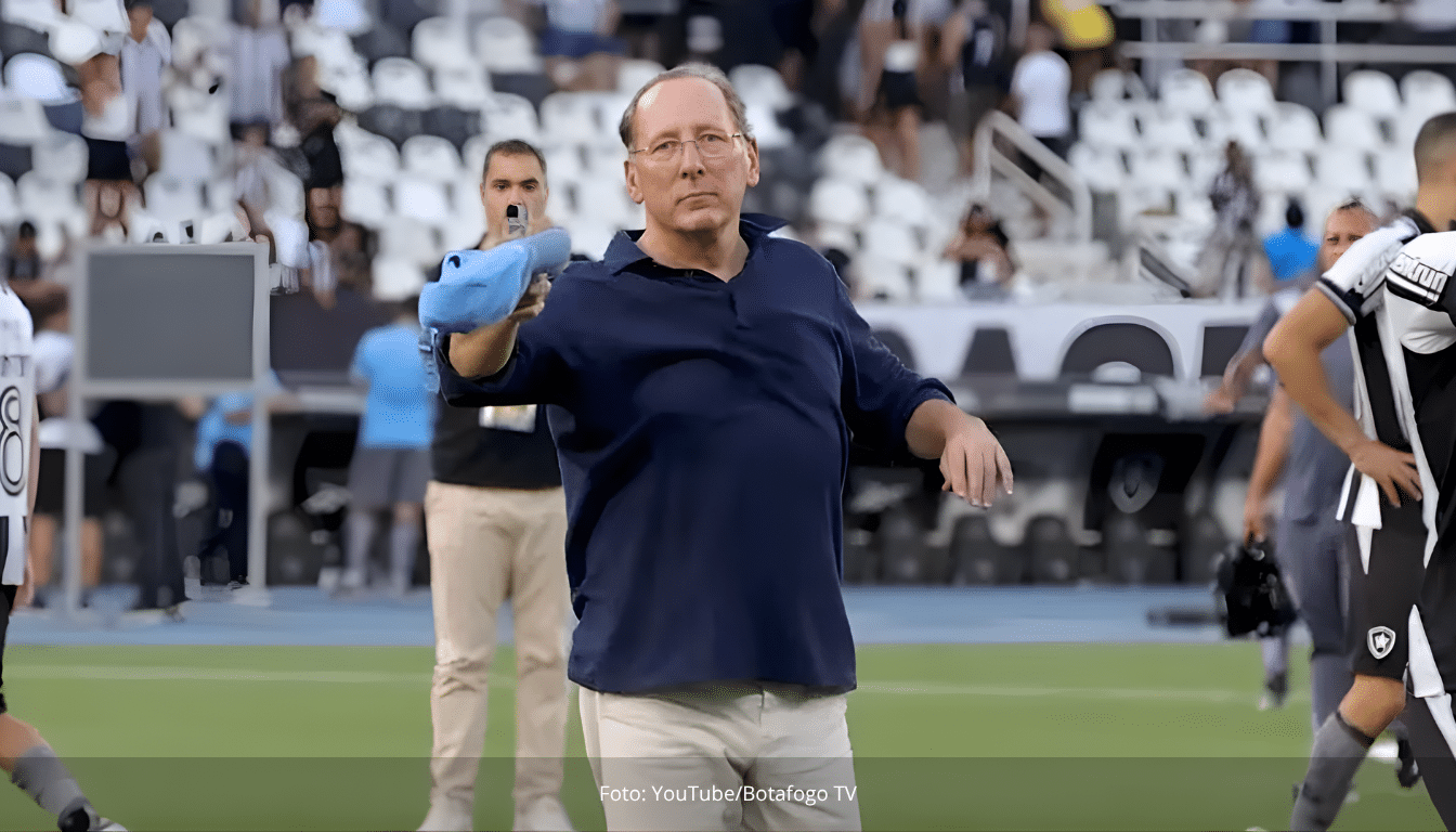 SAF do Botafogo colocada à venda em anúncio no Financial Times pela administradora judicial da Eagle; Textor classifica como "protocolar"