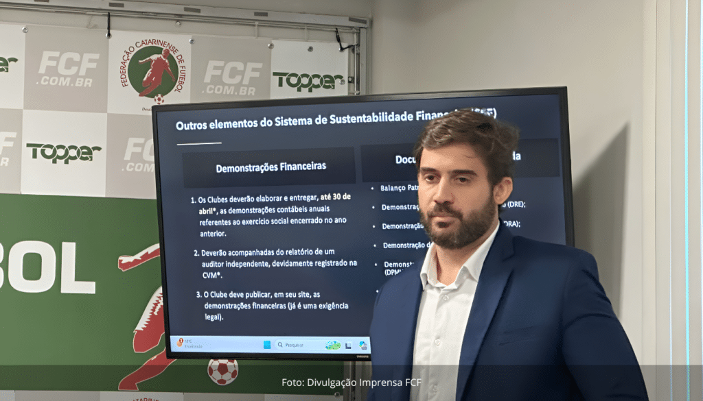 O gerente técnico da ANRESF, Luciano Peixoto, conduziu a apresentação