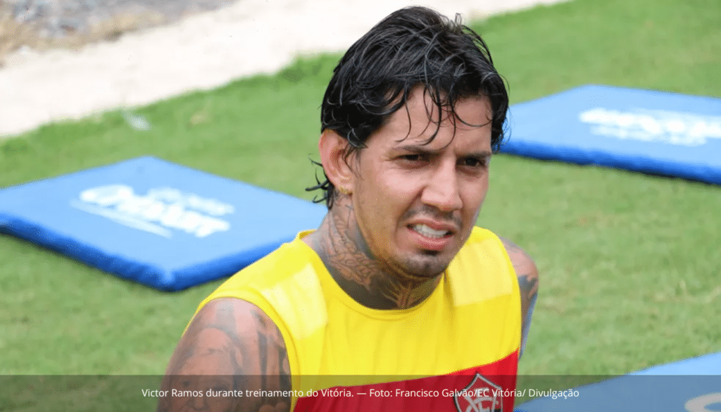 Victor Ramos durante treinamento do Vitória