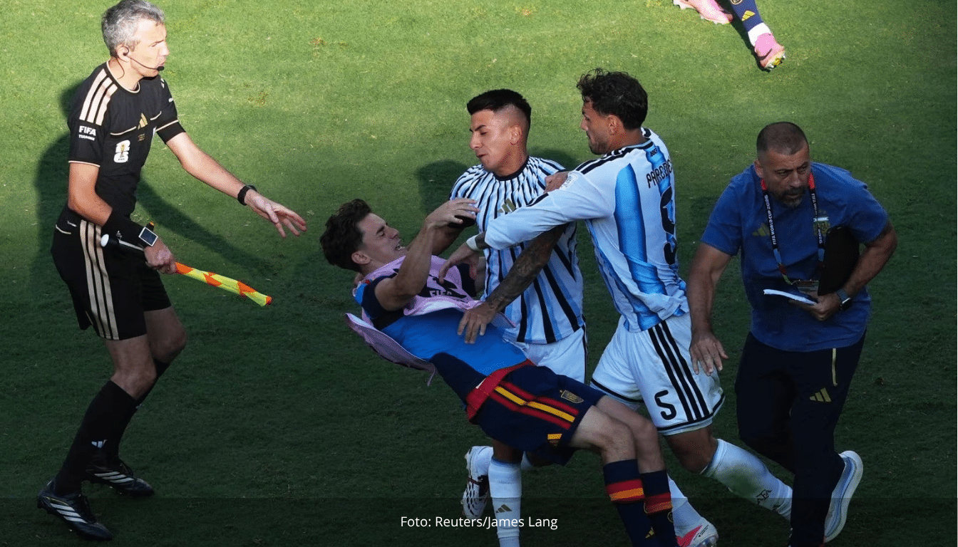 Fifa pune Argentina com público restrito por racismo e suspende Paredes por 10 jogos