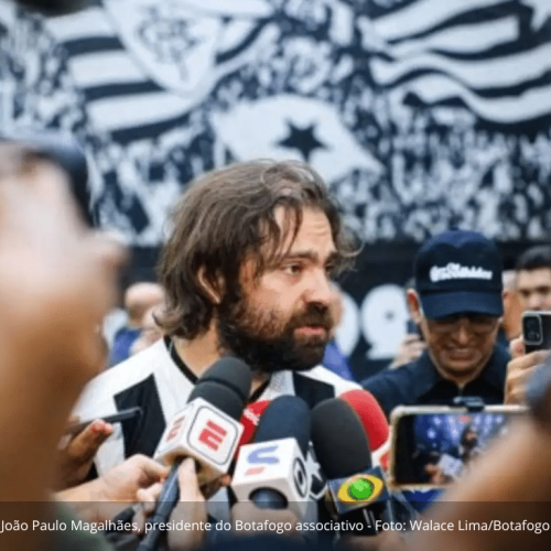 Botafogo associativo contesta ação de John Textor na Justiça e pede rejeição de bloqueio das ações da SAF