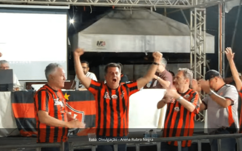 Fábio Mota conquista reeleição no Vitória